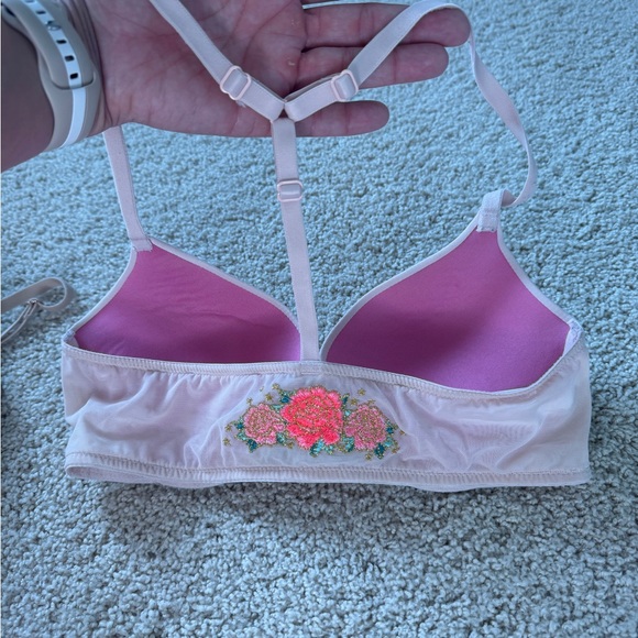 Lot of 3 Pink Victoria Secret Bras 34 c blue nude tan push up - Picture 11 of 12